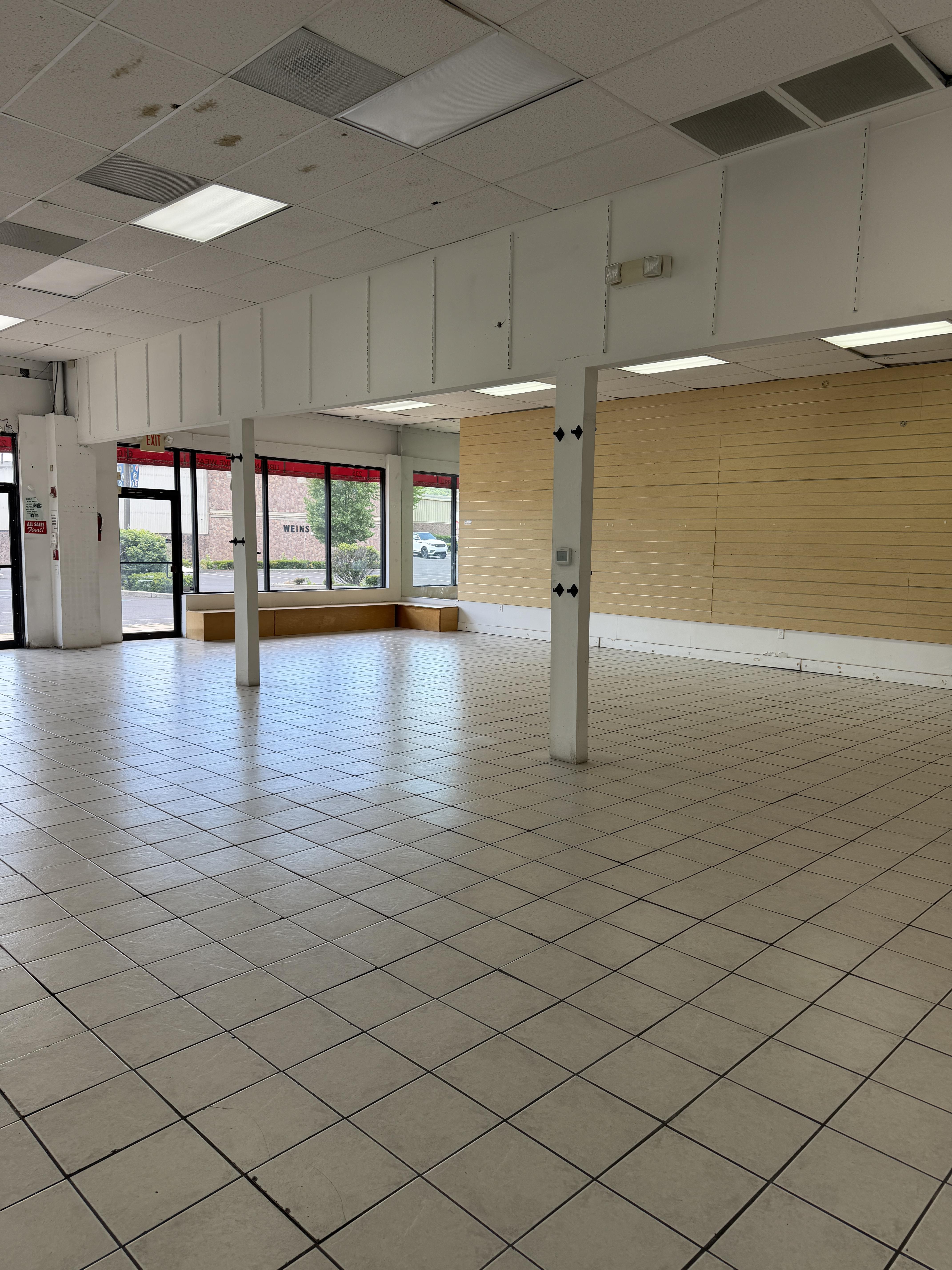 201 W Hamilton St, Allentown, Pennsylvania 18101, ,Retail,For Lease,Unit 18,201 W Hamilton St,1155