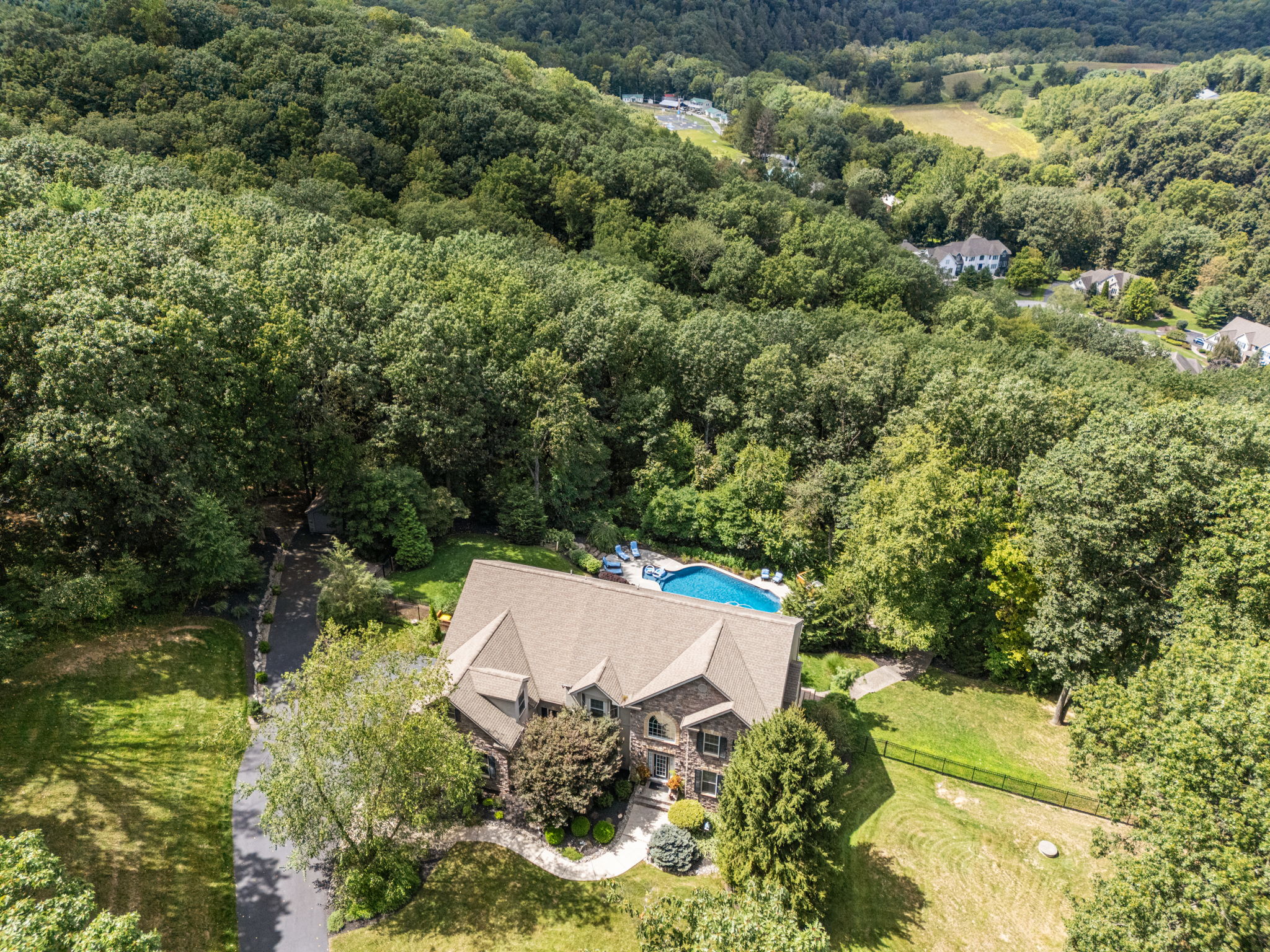 5615 Kernsville Rd, Orefield, Pennsylvania 18069, 5 Bedrooms Bedrooms, 22 Rooms Rooms,4 BathroomsBathrooms,Residence,Residential For Sale,5615 Kernsville Rd,1211