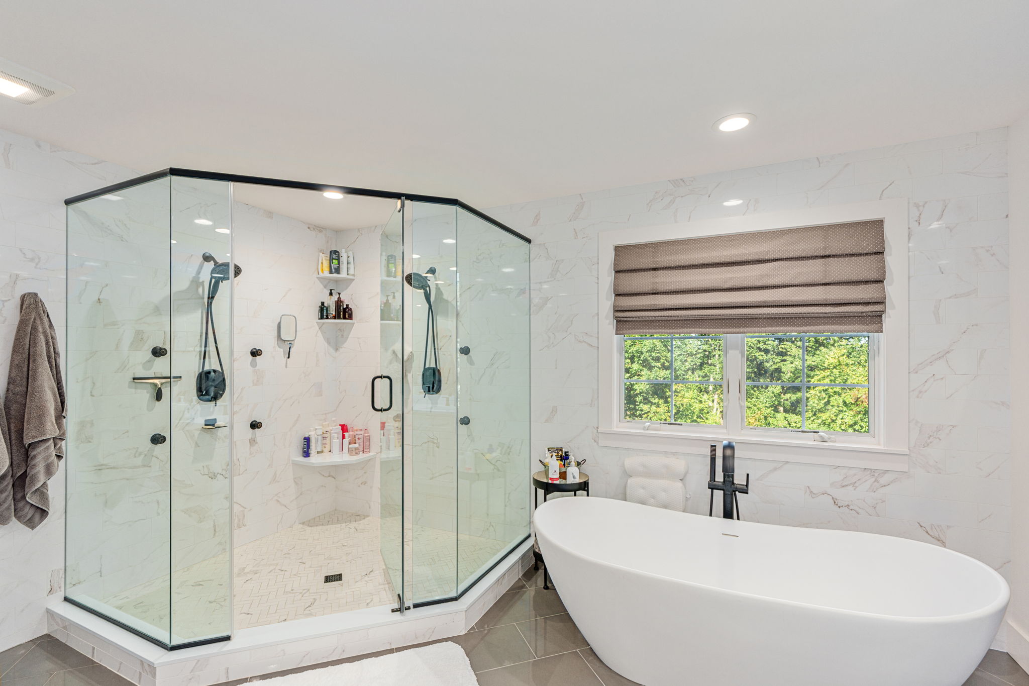 5615 Kernsville Rd, Orefield, Pennsylvania 18069, 5 Bedrooms Bedrooms, 22 Rooms Rooms,4 BathroomsBathrooms,Residence,Residential For Sale,5615 Kernsville Rd,1211