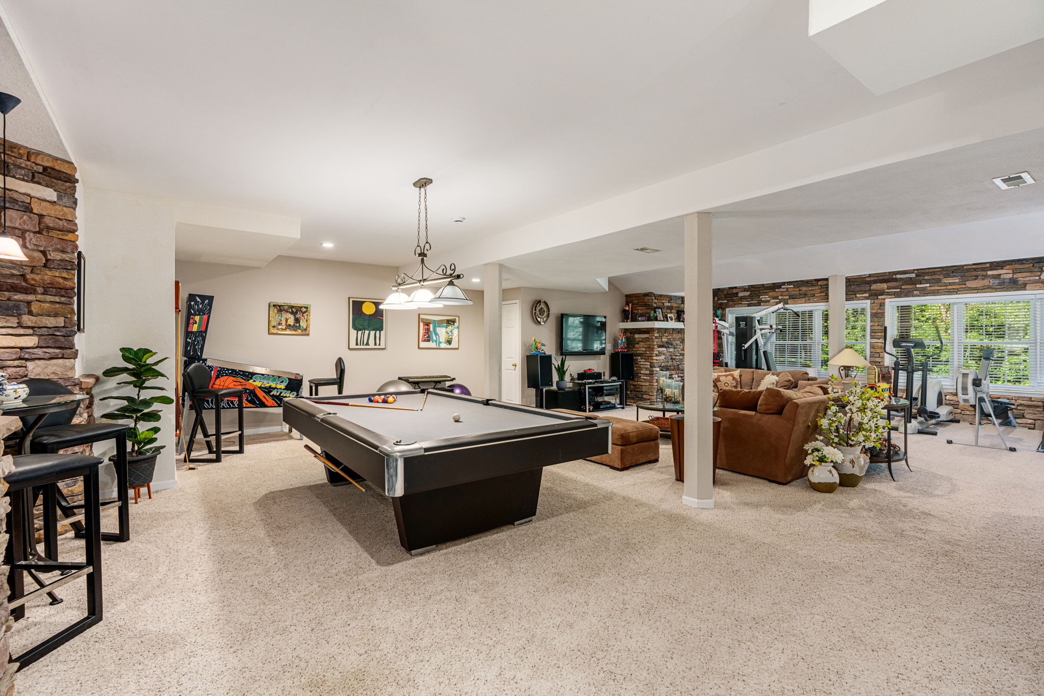 5615 Kernsville Rd, Orefield, Pennsylvania 18069, 5 Bedrooms Bedrooms, 22 Rooms Rooms,4 BathroomsBathrooms,Residence,Residential For Sale,5615 Kernsville Rd,1211