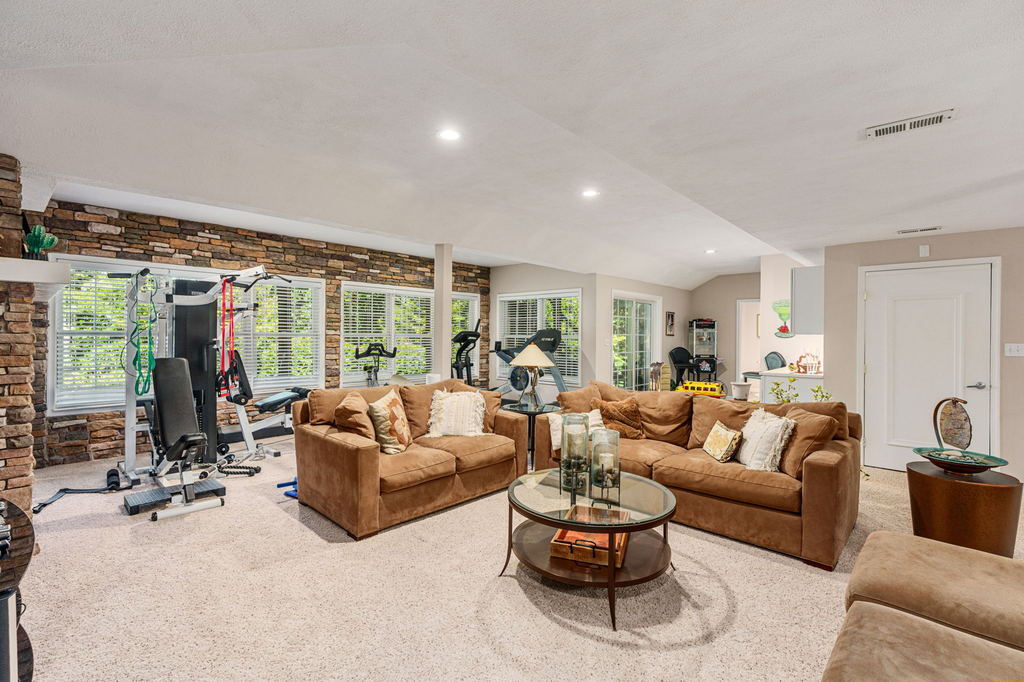 5615 Kernsville Rd, Orefield, Pennsylvania 18069, 5 Bedrooms Bedrooms, 22 Rooms Rooms,4 BathroomsBathrooms,Residence,Residential For Sale,5615 Kernsville Rd,1211